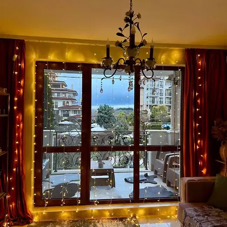 Golden Nest B25 Hotell 5*