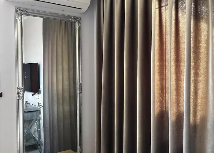 Golden Nest B25 Хотел 5*