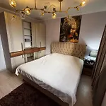 Golden Nest B25