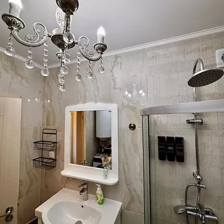 Golden Nest B25 5* نيسيبار